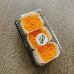 เค้กฝอยทองสามชิ้น