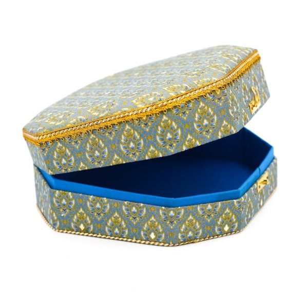 กล่องแปดเหลี่ยมใหญ่ ผ้าพิมพ์ทองลายไทยสีฟ้า